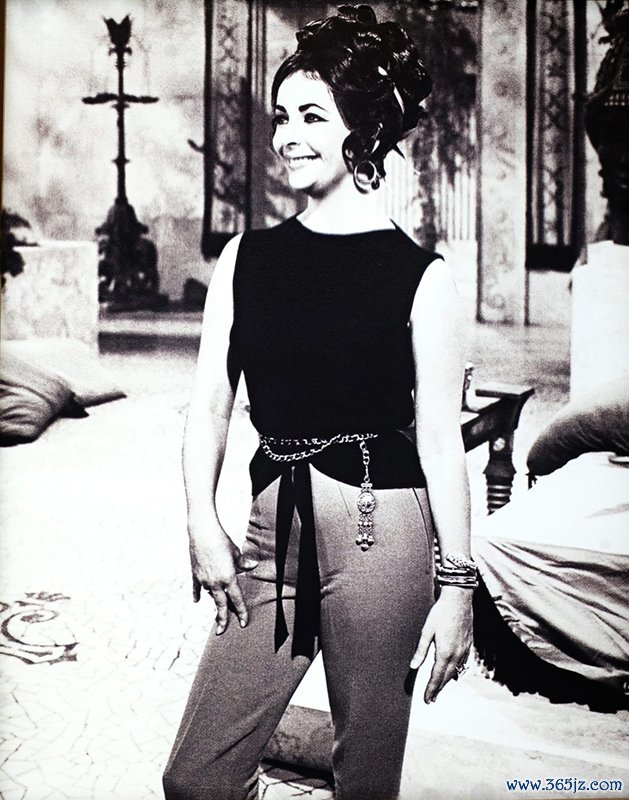 伊丽莎白·泰勒与宝格丽蛇形手镯